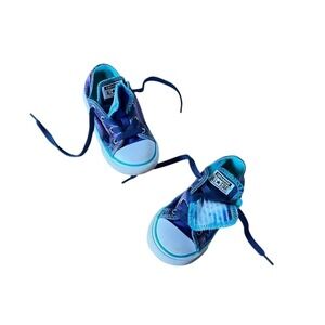 Converse purple and blue youth tennis shoes